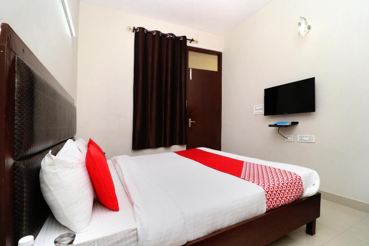 Oyo 14832 Hotel Rooftop Panchkula Exterior photo