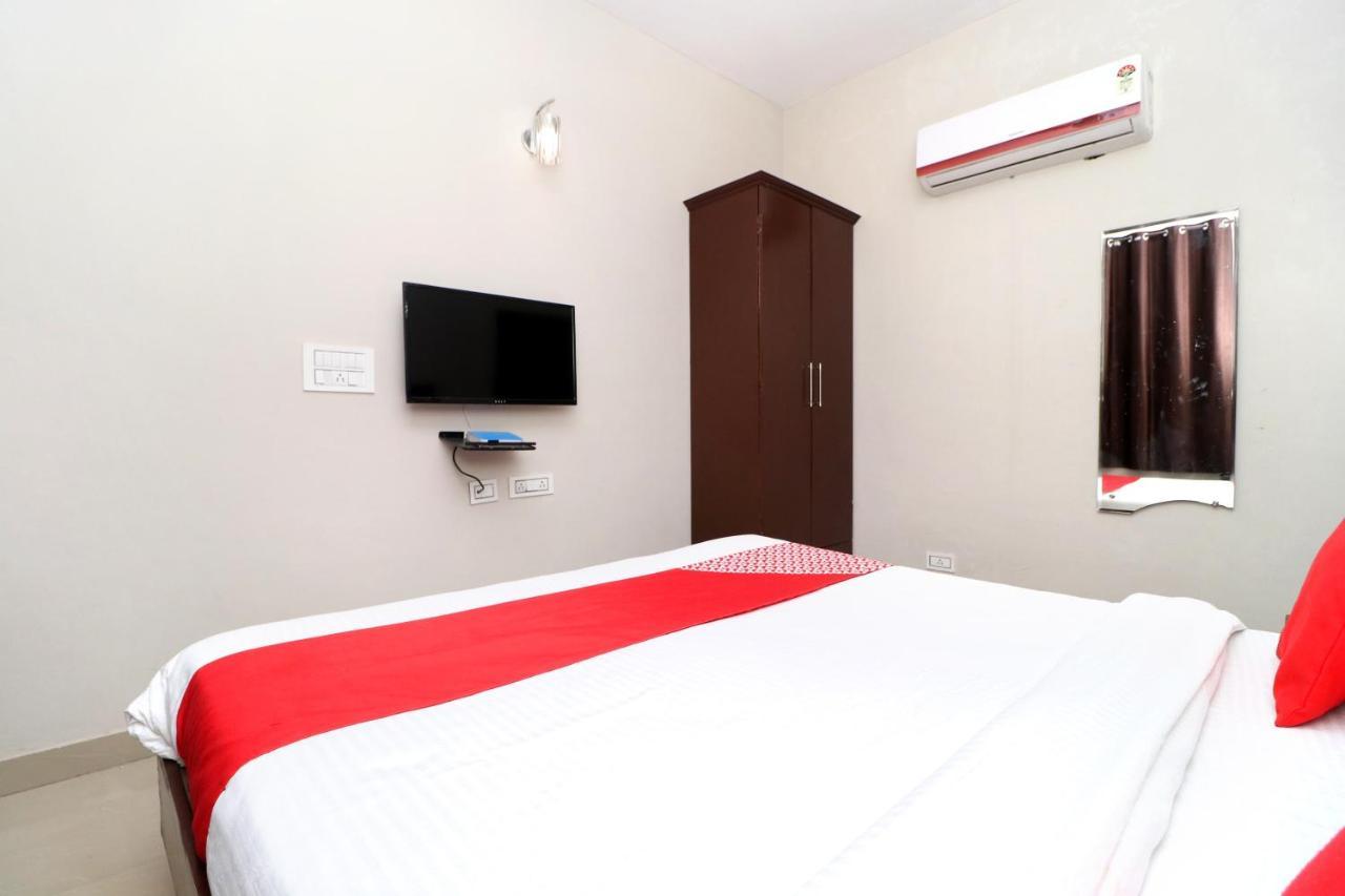 Oyo 14832 Hotel Rooftop Panchkula Exterior photo