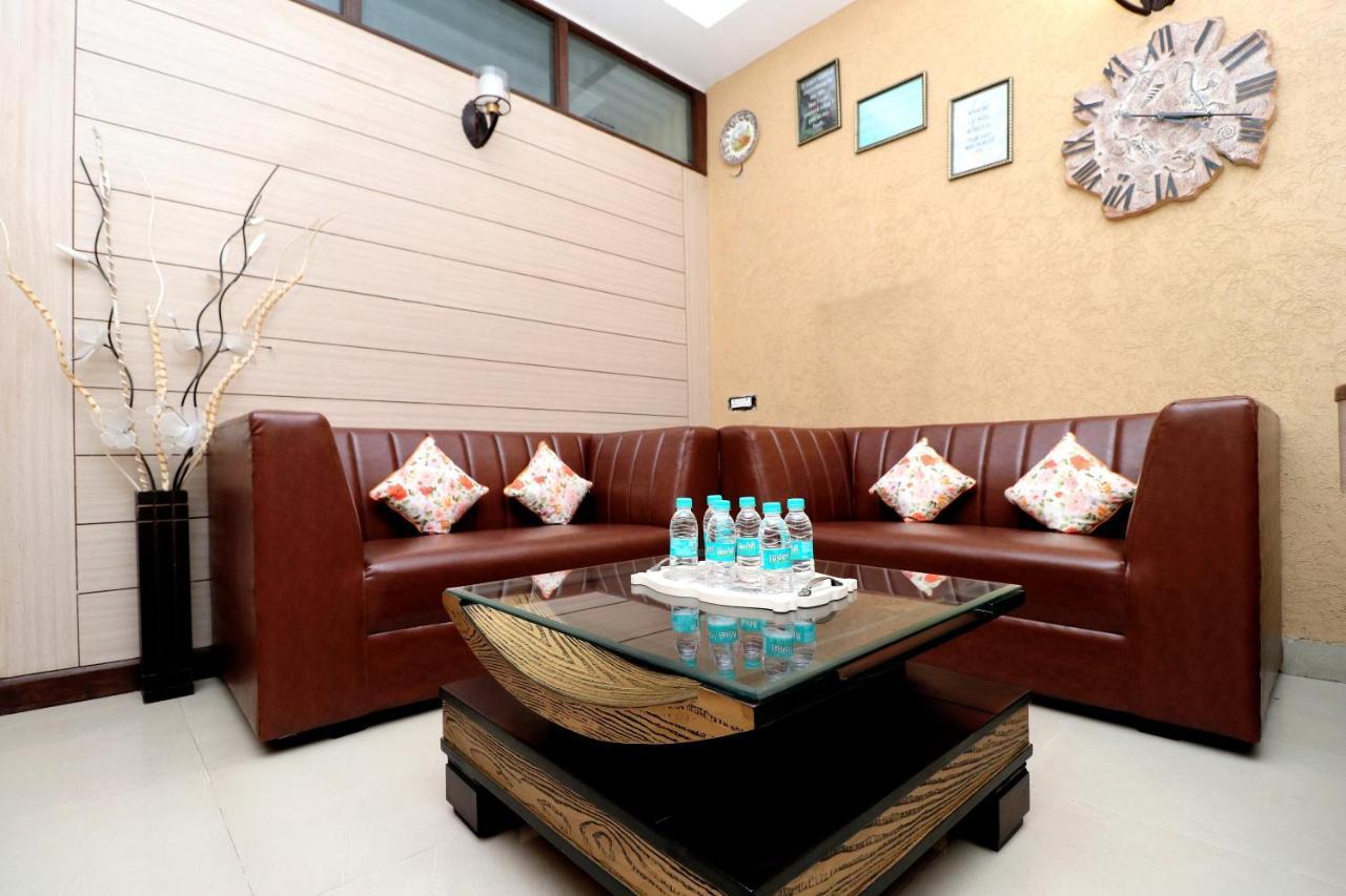 Oyo 14832 Hotel Rooftop Panchkula Exterior photo