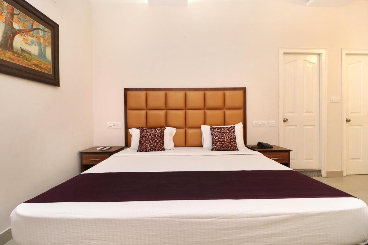 Oyo 14832 Hotel Rooftop Panchkula Exterior photo