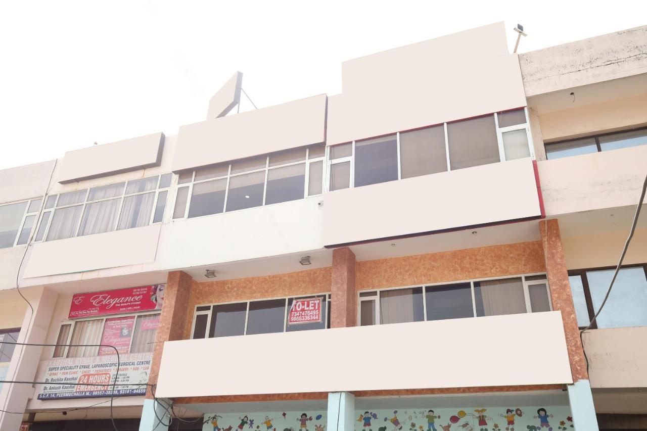 Oyo 14832 Hotel Rooftop Panchkula Exterior photo