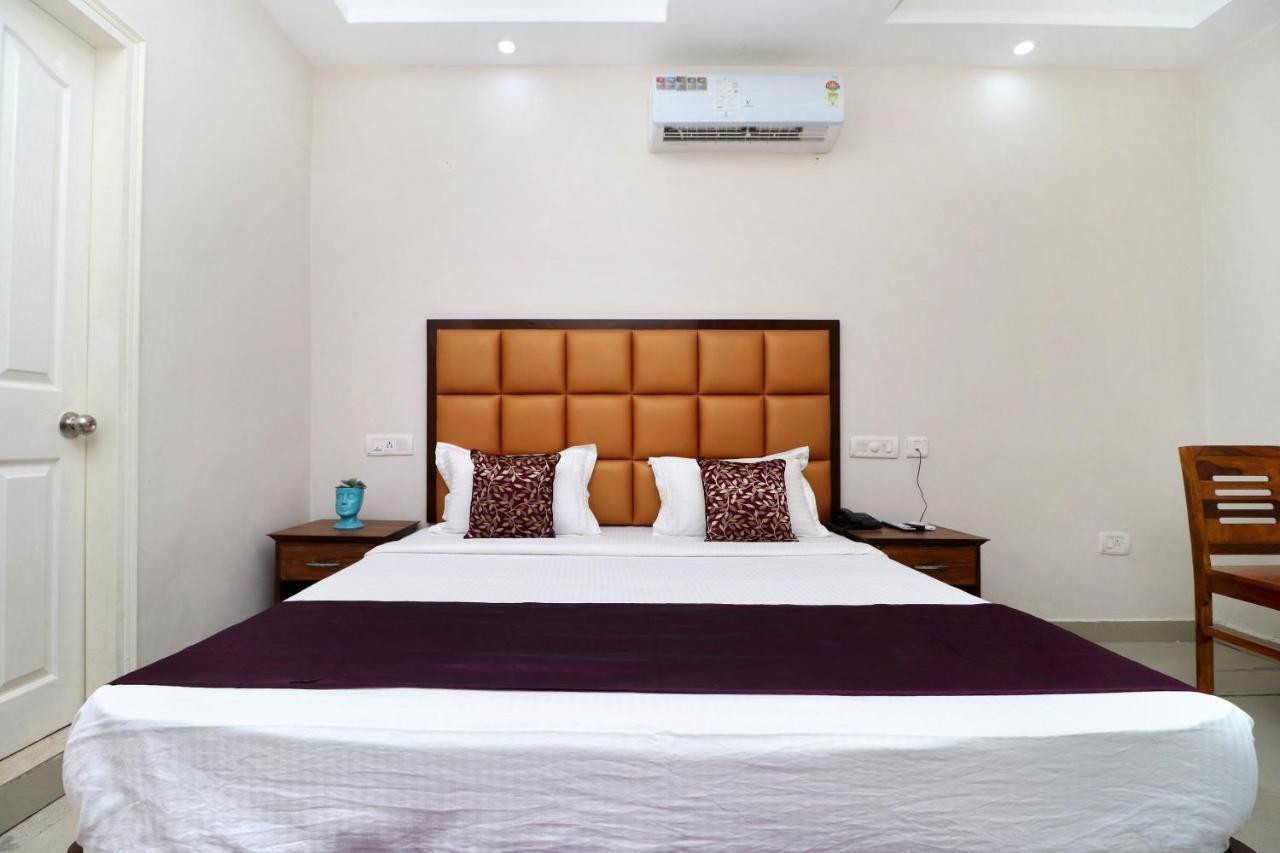 Oyo 14832 Hotel Rooftop Panchkula Exterior photo