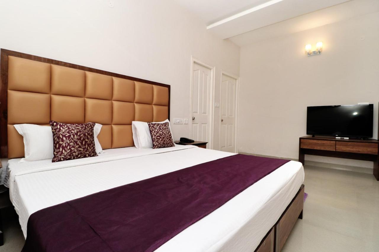Oyo 14832 Hotel Rooftop Panchkula Exterior photo